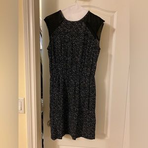 Like-new black & white sleeveless Banana Republic dress (6) with keyhole back.
